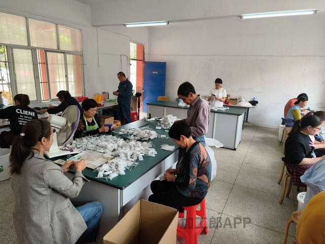 手工外发农村城乡 组装蓝牙音响及灯饰产品