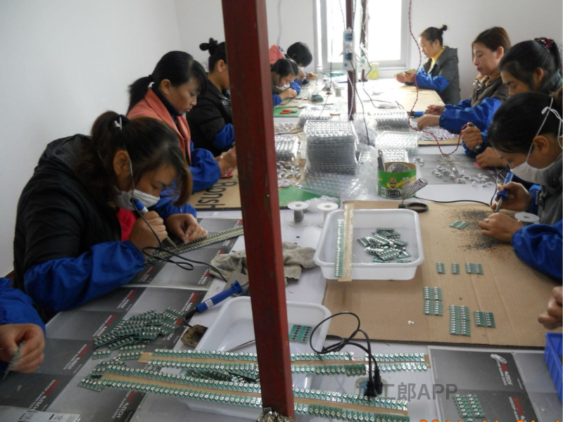 手工外发农村城乡 组装蓝牙音响及灯饰产品