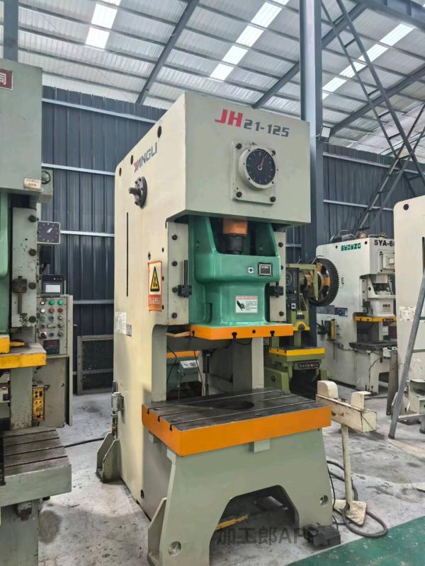 大家好，有合作需求请v我我公长期销售加工中心，数控车，数控铣，剪板机，折弯机