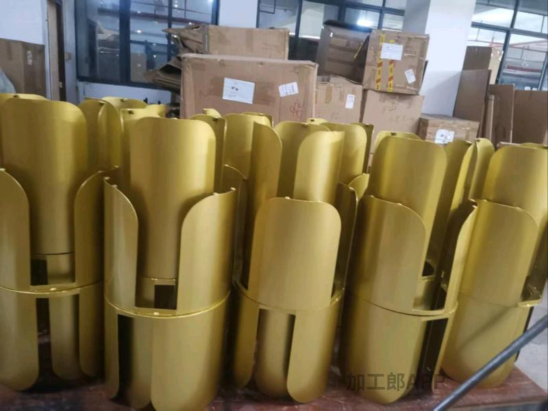 承接铁激光切割，扳金折弯，整件焊接喷漆发货。