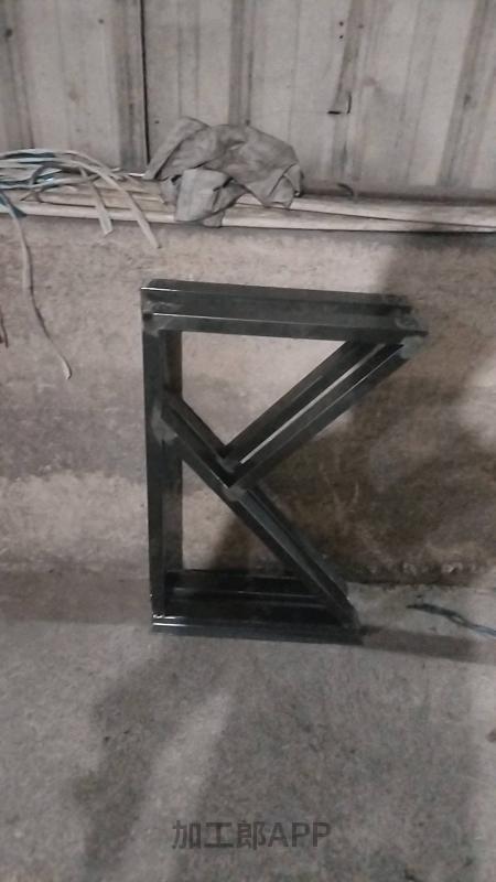 承接各种铁艺桌脚定制，不锈钢屏风，玄关，门窗等