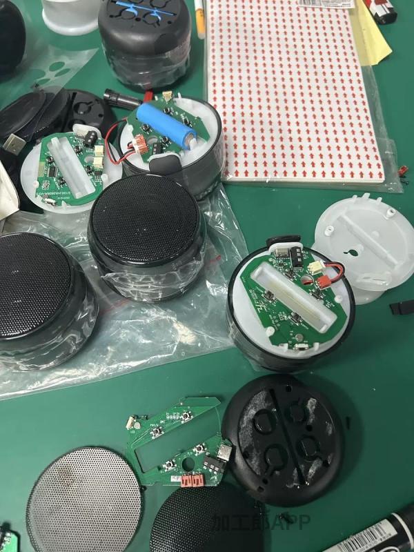 手工订单，货源稳定成品蓝牙音箱，手工组装，简单易学，欢迎个人及公账接单，联系