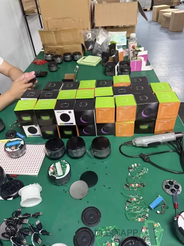 手工订单外发加工蓝牙音箱手工组装操作简单，包教包会，常年有货货源稳定联系电话