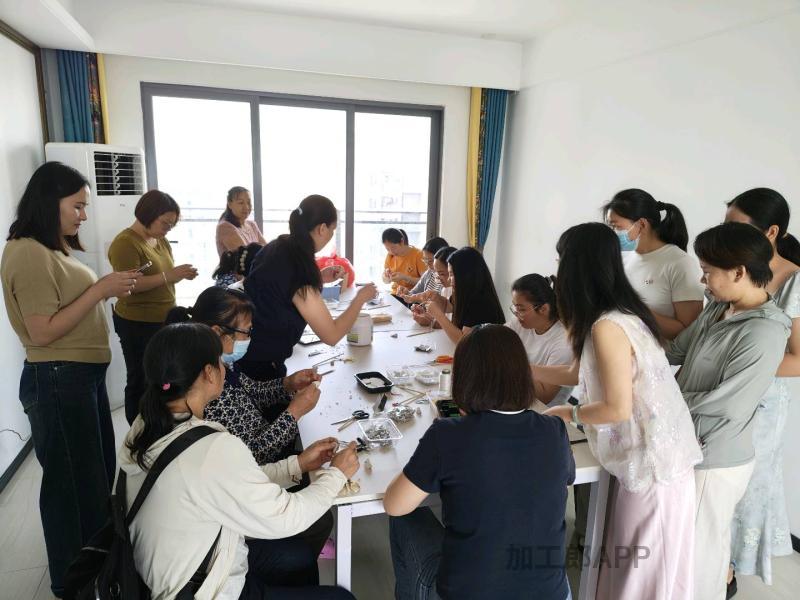 广西200宝妈找外发单广西南宁的八桂工坊，专注社区工厂，拥有社区宝妈团队几百