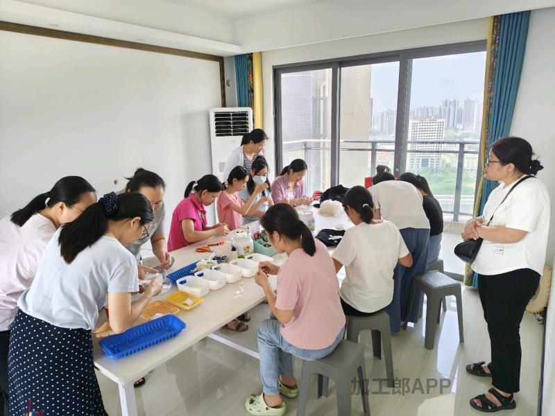 广西200宝妈找外发单广西南宁的八桂工坊，专注社区工厂，拥有社区宝妈团队几百