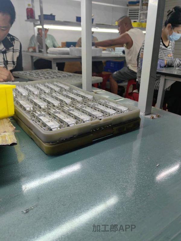 小五金修披风