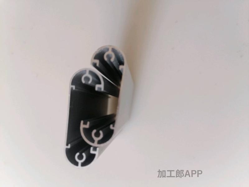 我厂主要做铝型材挤压及加工，材质60636061，可生产4500mm以内的型