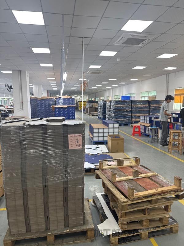 本场10多年的经验，专业做礼品和包装，各种异性盒各种折叠盒书形盒酒盒需要做礼