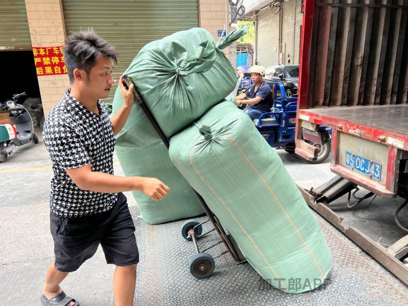 东莞大朗针织毛衣源头工厂东莞大朗针织毛衣工厂
承接：各类订单 网单 直播单 