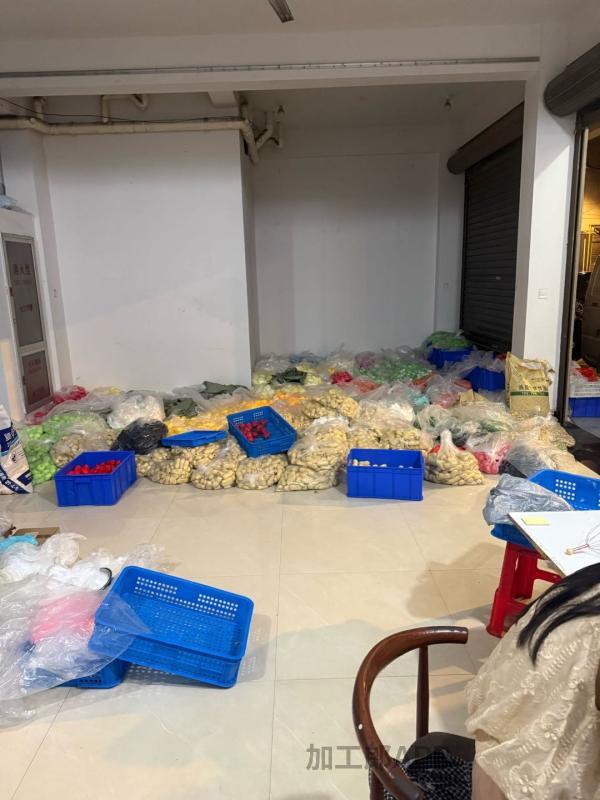 承接各种玩具加工捏捏乐粘盖子灌积木